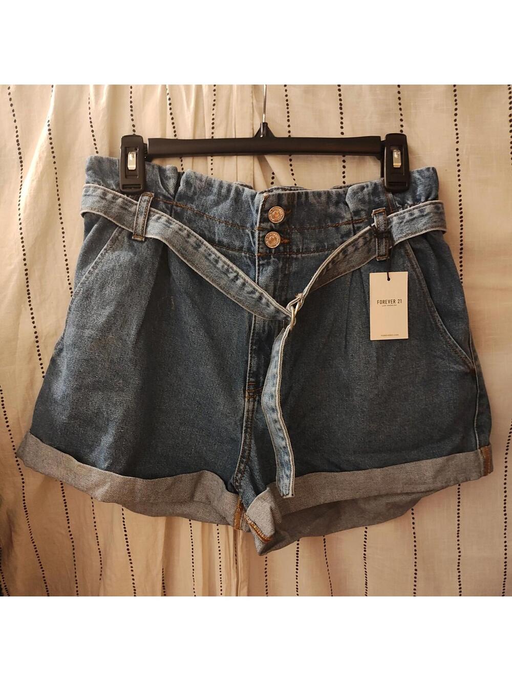 NWT - Forever 21 Women's Shorts Denim - 31 Waist - Belted